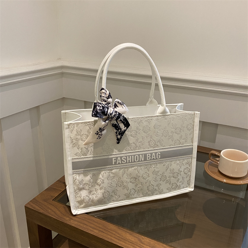 Luxury Bags Reseller - Bolso Tote de Lujo Elegante para