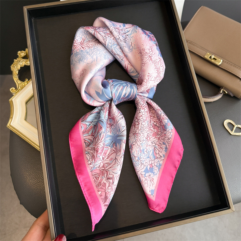 Pañuelo de diseño de lujo con  - Luxury Bags Expensive reseña y precio