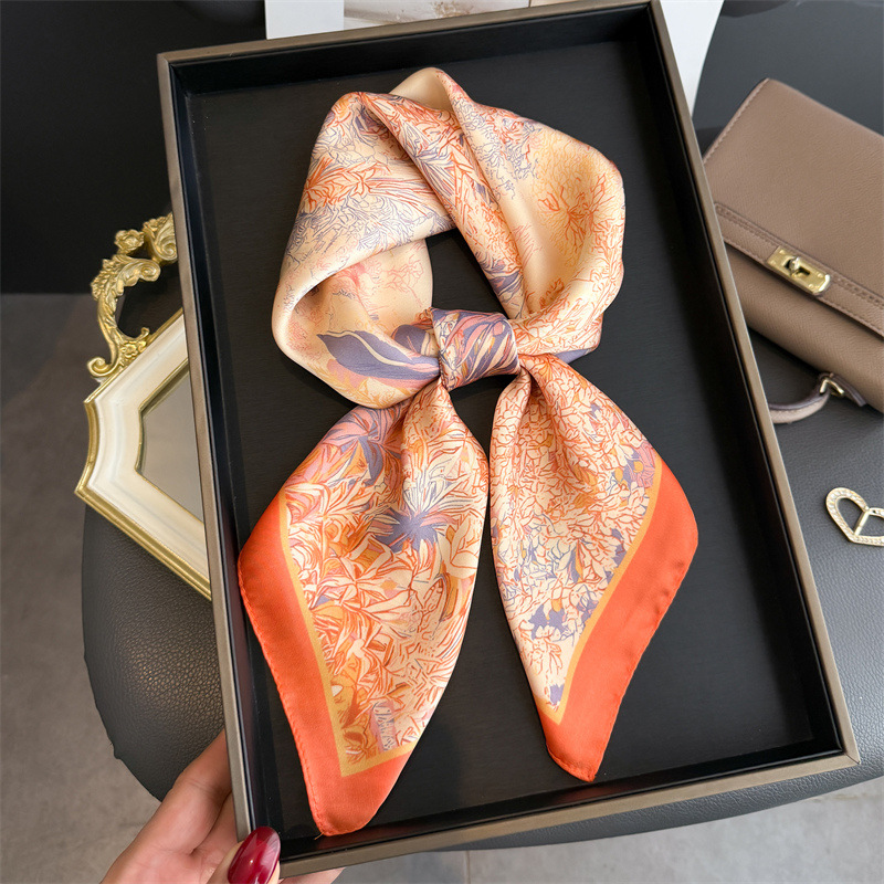 Pañuelo de diseño de lujo con  - Luxury Bags Expensive reseña y precio