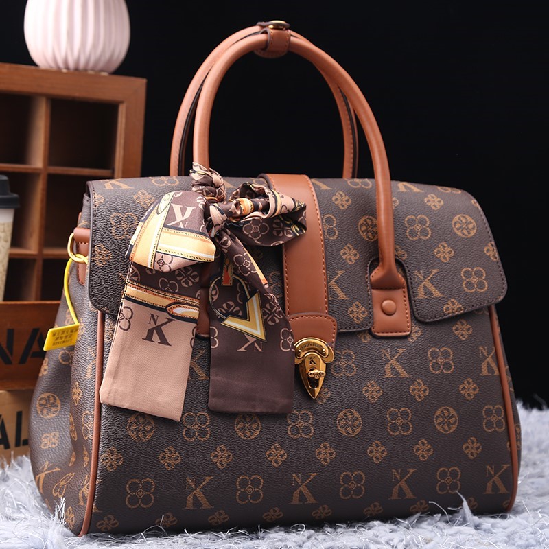 Bolso ligero de marca de lujo  - Luxury Bags Reseller reseña y precio