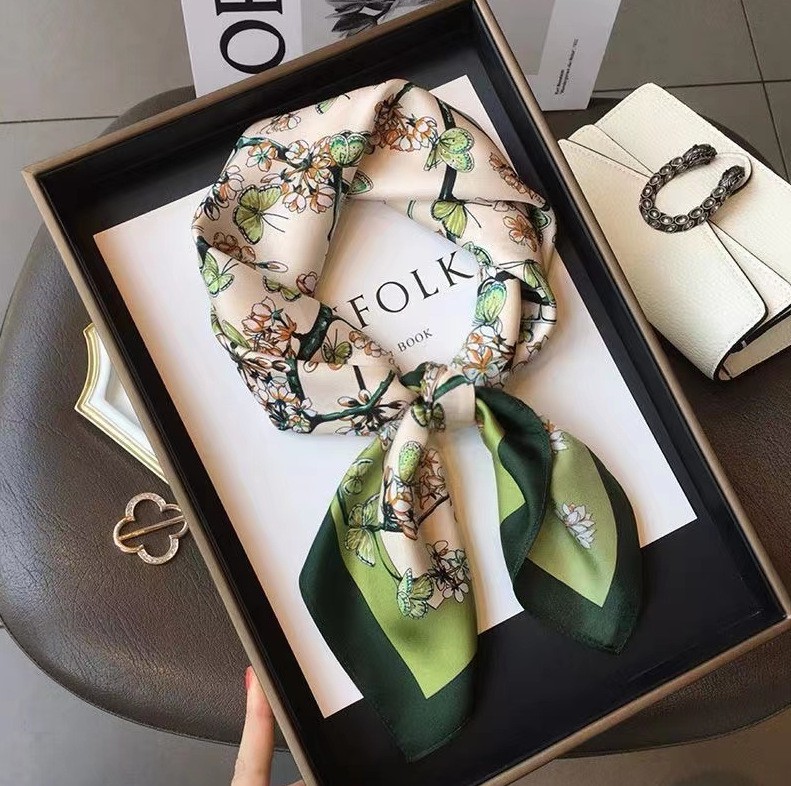 Bufanda cuadrada de seda con e - Luxury Bags Expensive reseña y precio